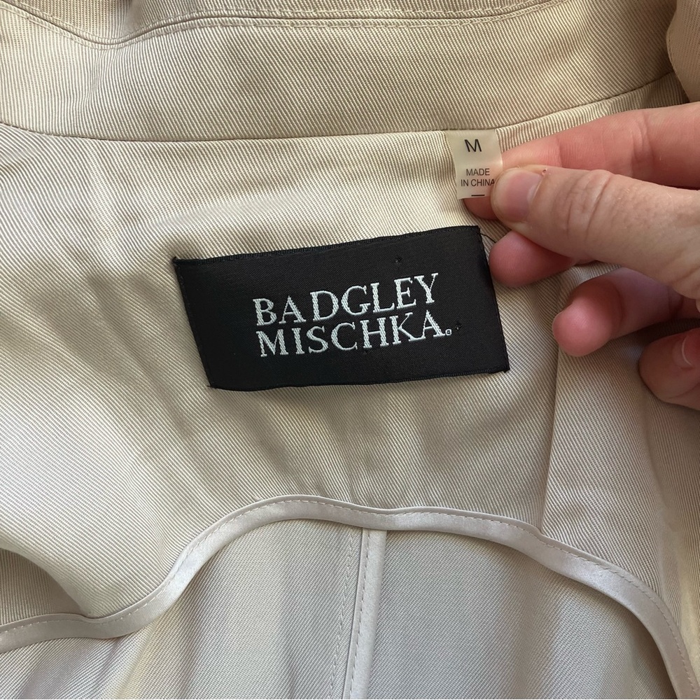 Badgley Mischka Tan / Cream Angelina Belted Trench Coat size Medium - Picture 13 of 14